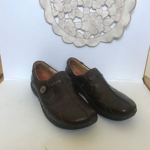 Clark Slip on Split toe walking shoe